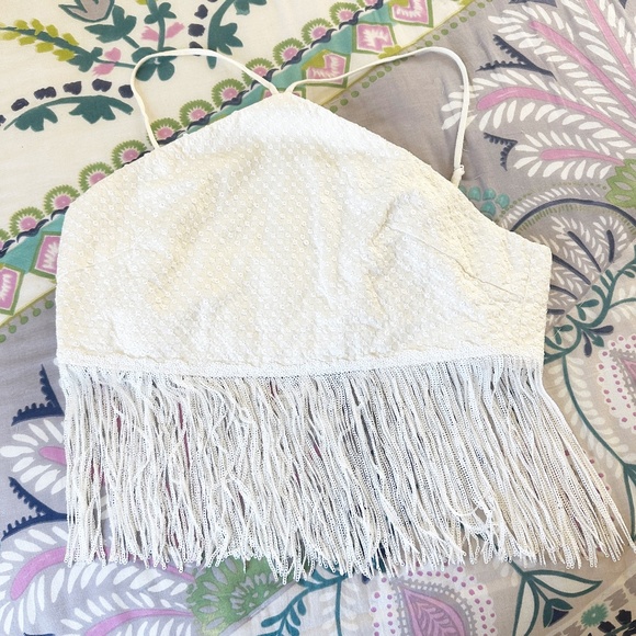 Elliatt Water Lily Top in size M in Ivory/White - Picture 6 of 11